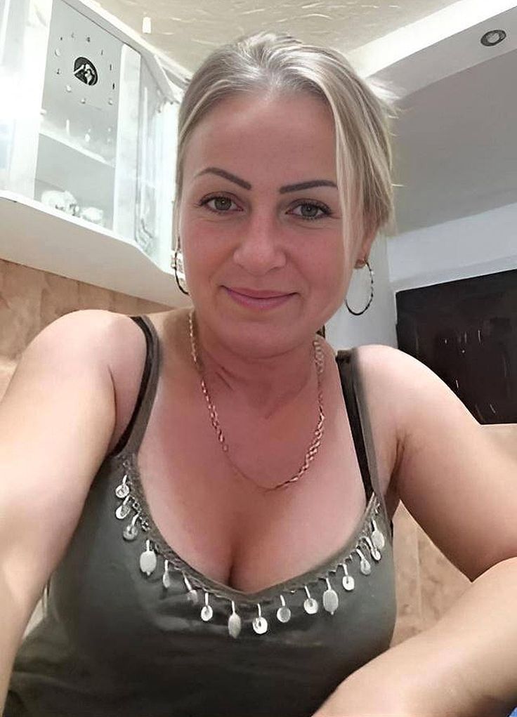 &nbsp; <strong>Lorna Crooks</strong> &nbsp;